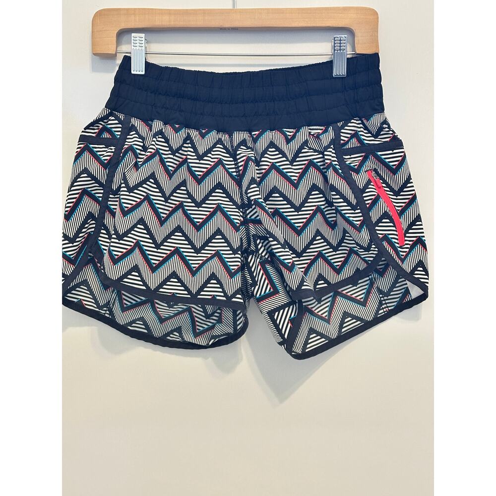 Lululemon Tracker Short II 2014 SeaWheeze LE shorts in a 3D Chevron Size 10